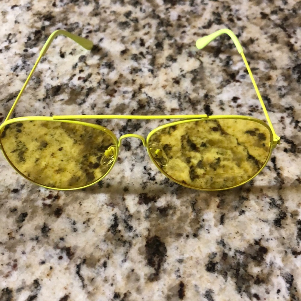 Yellow unisex sunglasses